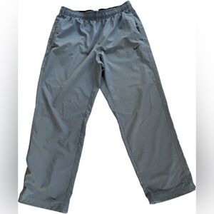 Nike Men’s Medium Straight Leg Gray Pants Athletic Training Casual